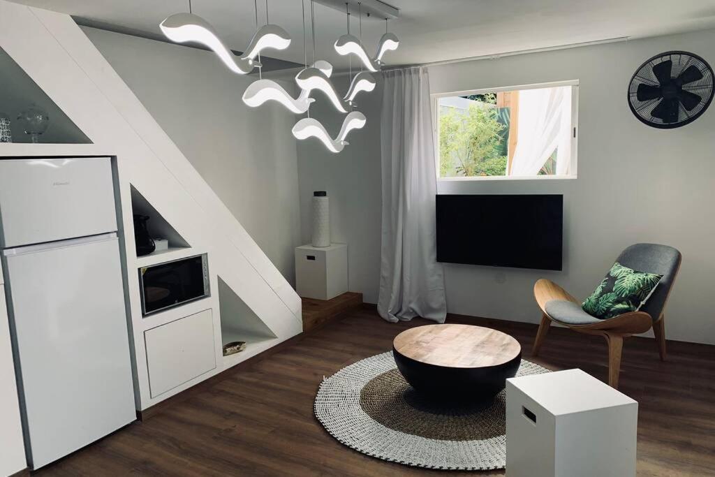 La Caze Amoremieve Pour Un Sejour Cozy A St Pierre Saint Pierre Ngoại thất bức ảnh